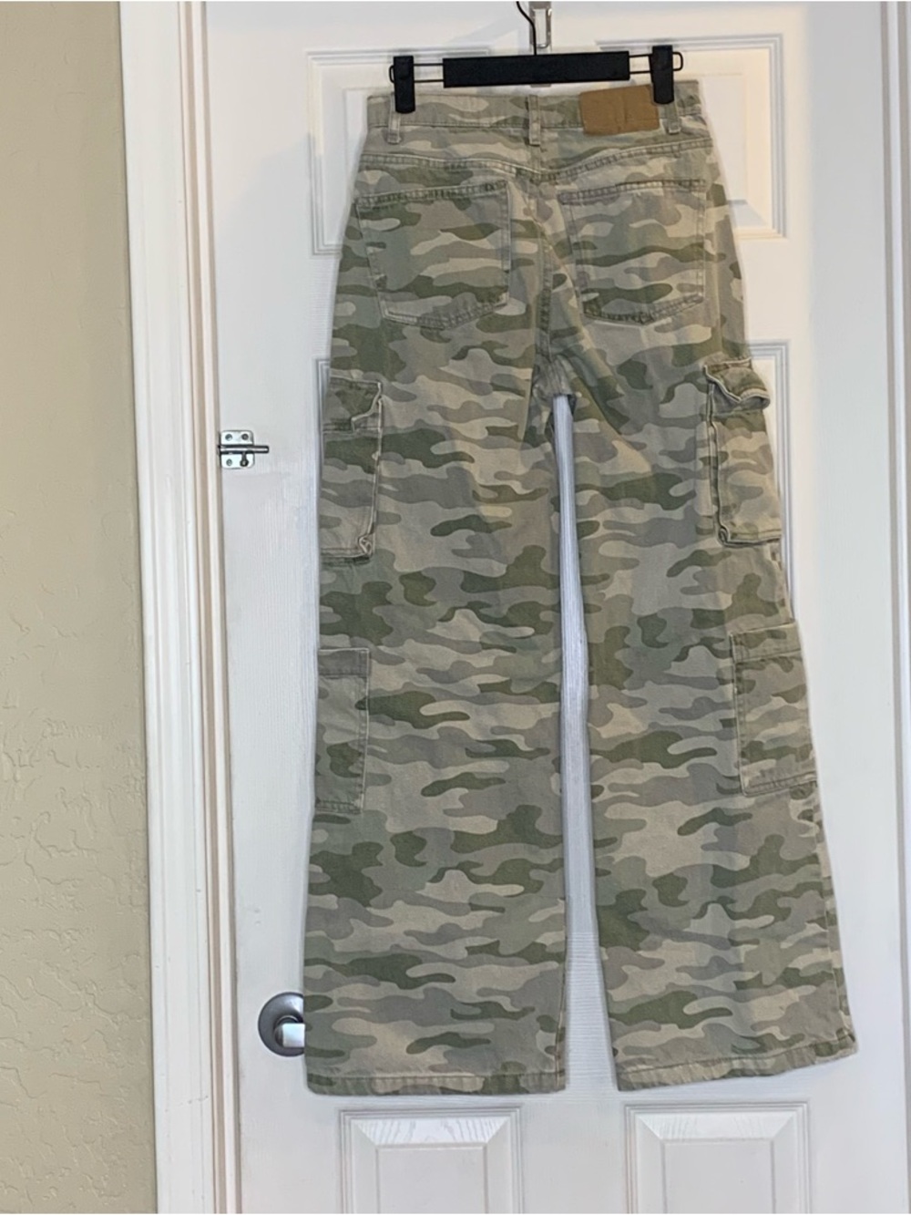 Cotton On Cargo Wide Leg Jean Camo Print Size 2 - Picture 2 of 11